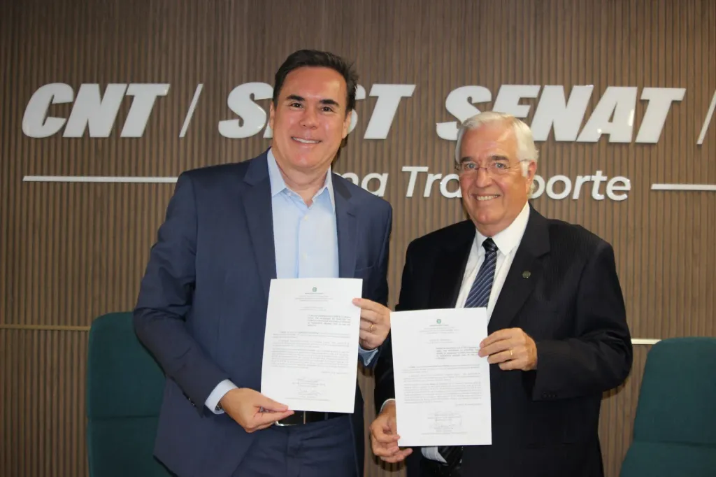 Denis Andia, secretário nacional de Mobilidade Urbana, e Francisco Christovam, diretor-presidente da NTU (Divulgação)